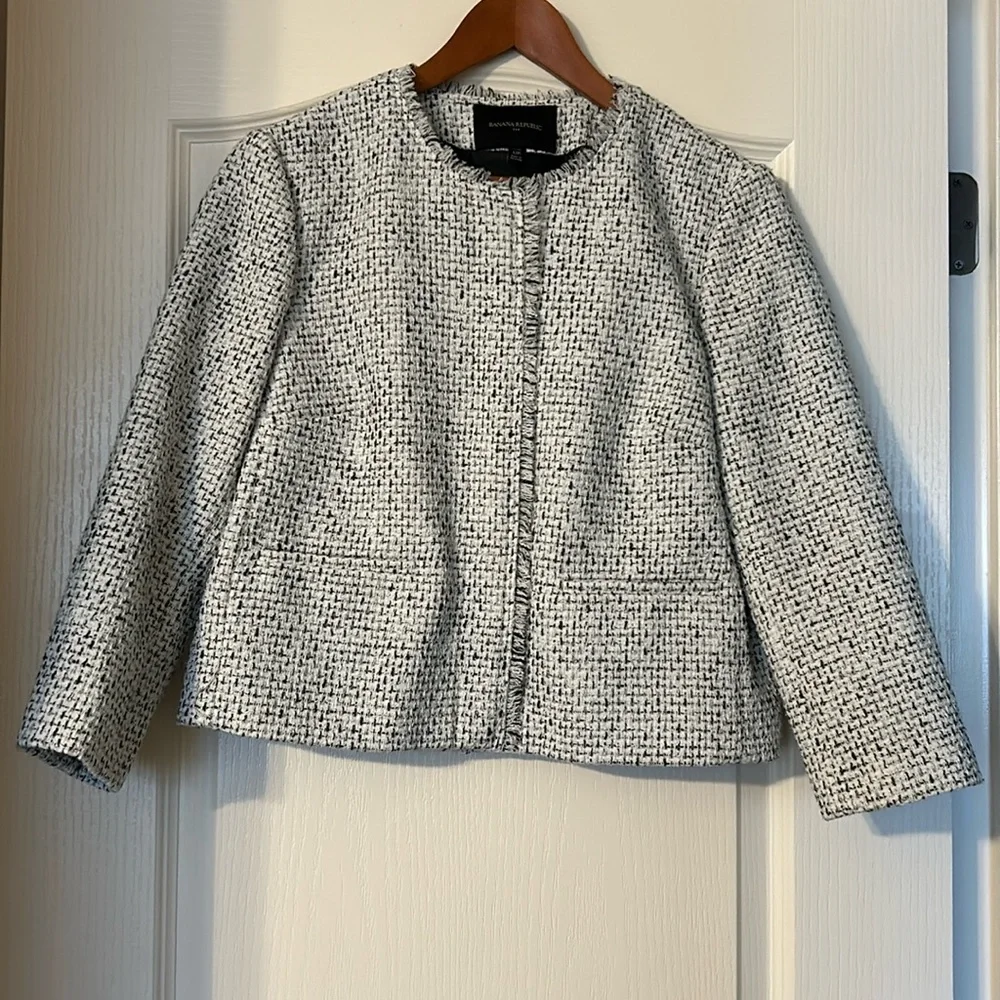 Banana Republic White Black and Silver Blazer Size 12P Great Condition! - Picture 1 of 3